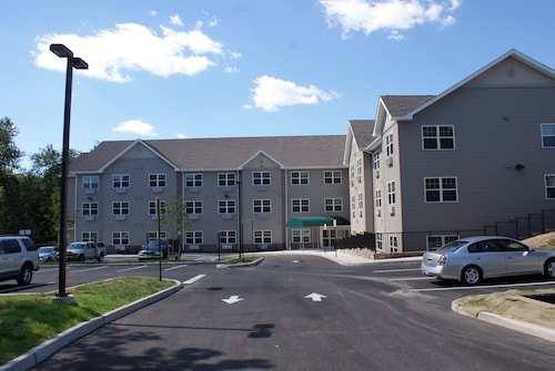 exterior image of Robert Noble Manor