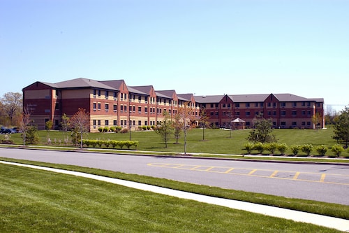 exterior image of Wheaton Pointe at East Windsor